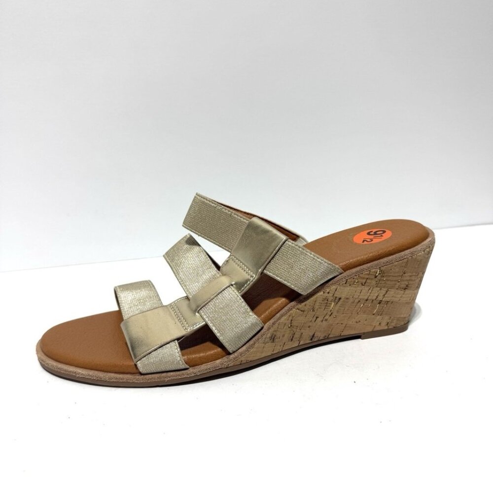 Andre Assous Womens Bentley Sandals Gold Size 9.5 M